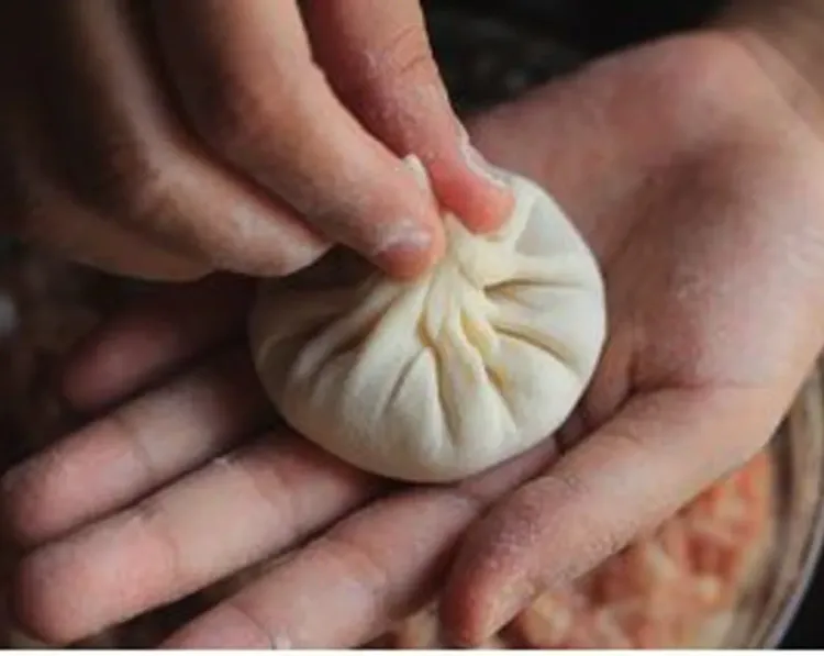 Step 4.1: Place the dumplings on the steamer