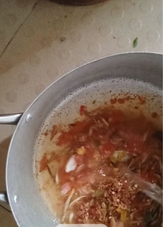 Step 4.2: Add the pounded pepper into the mixture