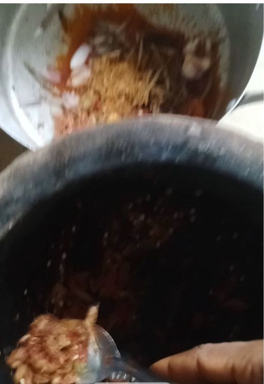 Step 4.1: Add the pounded pepper into the mixture