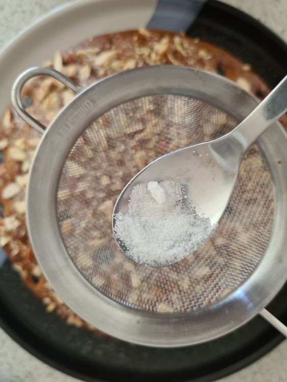 Step 1.1: Sprinkle icing sugar on the cake before serving