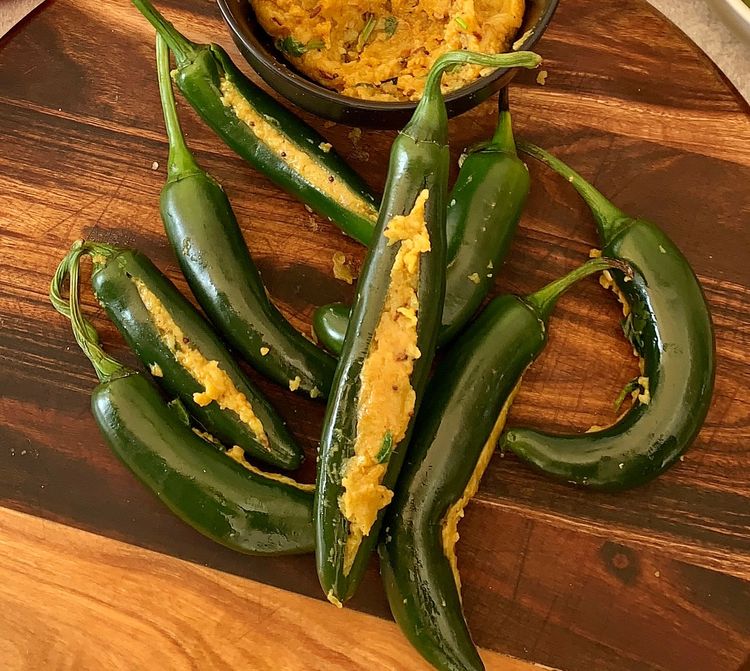 Step 1.2: Fill each green chilli pepper with the potato mixture and set them aside