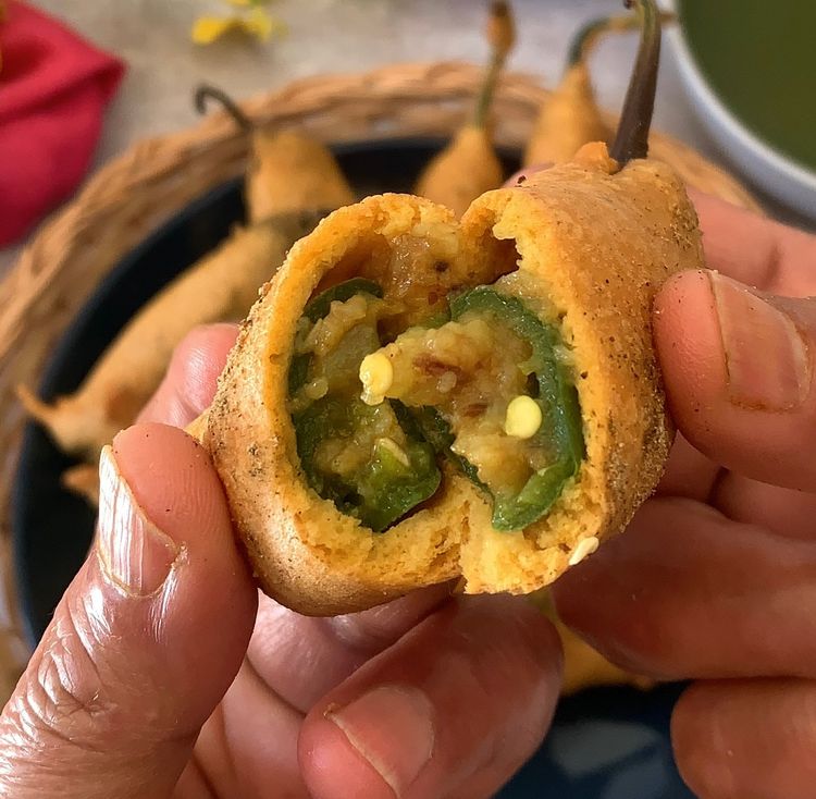 Step 2.1: Serve them hot with mint or tamarind chutney with a hot cup of tea