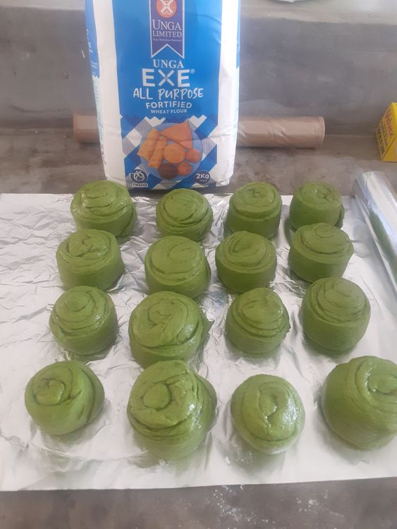 Step 1.1: \>Mix all the dry ingredients in a bowl well \>Pour in the spinach puree and mix well \>Pour in the water bit by bit while kneading \>Add 3 spoonfuls of oil in the dough \>Cover with a clean towel/cling film and let the dough rest for 10-15min \>Divide into balls ready to roll out \>Roll out the balls into fine cirlces(not too thick, not too thin) \>On a medium heated frying pan, cook each side until it is golden brown \>Serve hot with stew of your choice