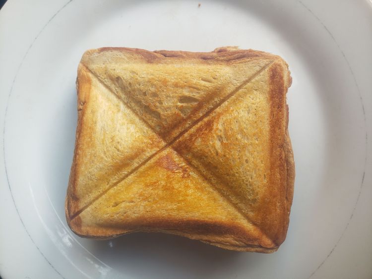 Step 3.1: Then flip the bread to the other side and allow to toast for another minute