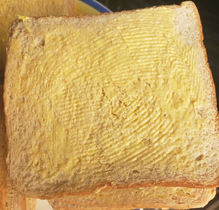 Step 2.1: Butter up the 4 slices of bread
