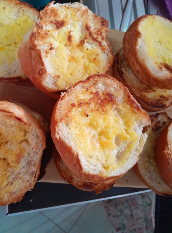 Step 1.1: Heat the smeared buns in a hot pan