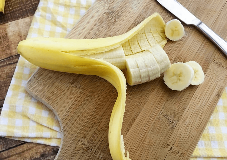 Step 2.1: Slice the bananas and set most aside