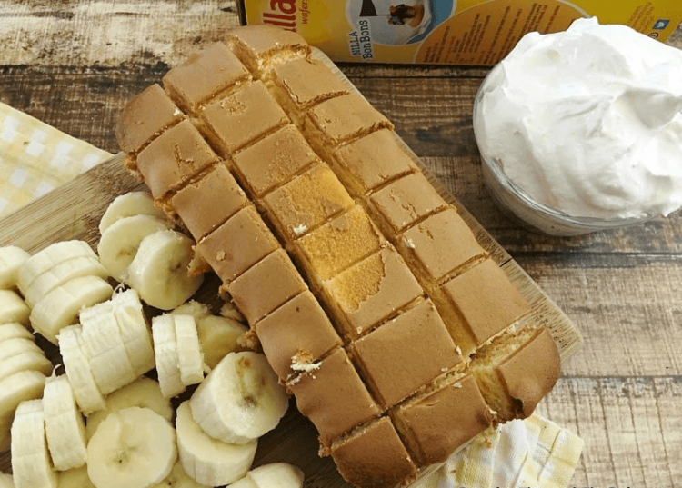 Step 2.1: Add another layer of banana slices and pound cake in the same pattern as before