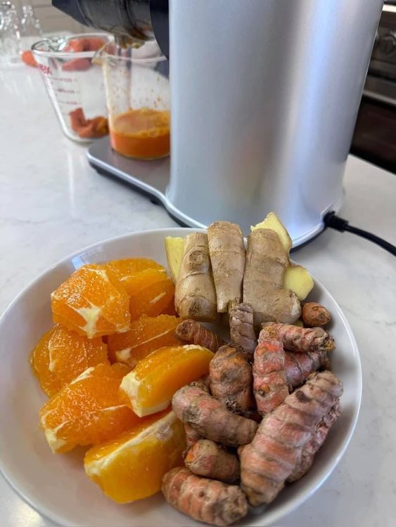 Step 1.1: Blend the peeled oranges, turmeric, and ginger with water until smooth
