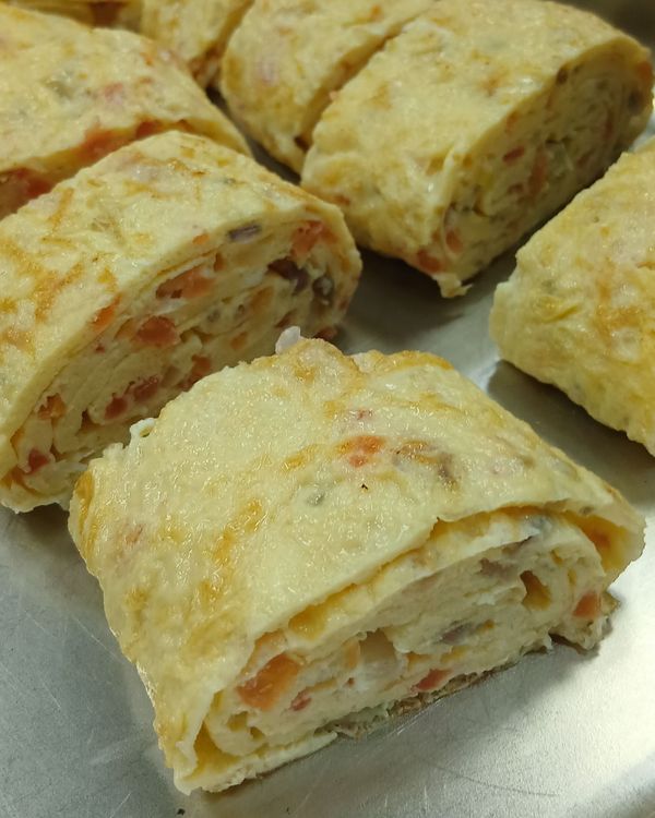 🌄 Tomato and Onion Rolled Omelette (番茄洋葱鸡蛋卷): recipe