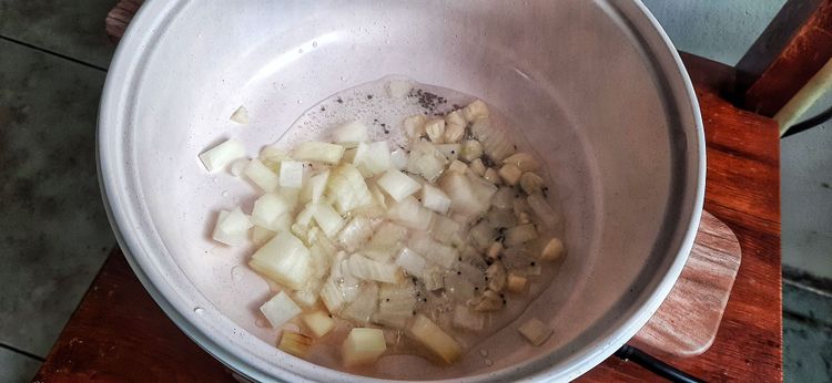 Step 1.1: Heat oil in a pan