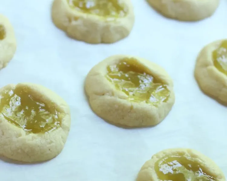 Step 2.1: Remove from oven and immediately spoon an additional 1/2 teaspoon of key lime curd into each cookie