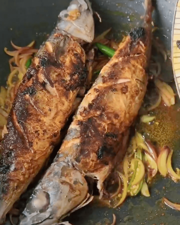 Step 2.1: Add the fried fish to the wok