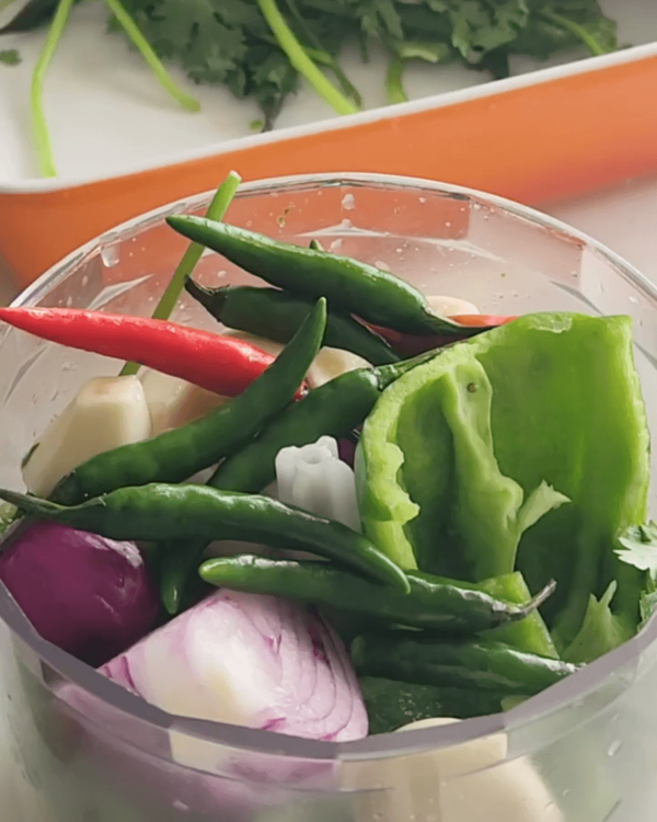 Step 3.1: Blend coriander, capsicum, onion, garlic, chillies, and salt to form a paste