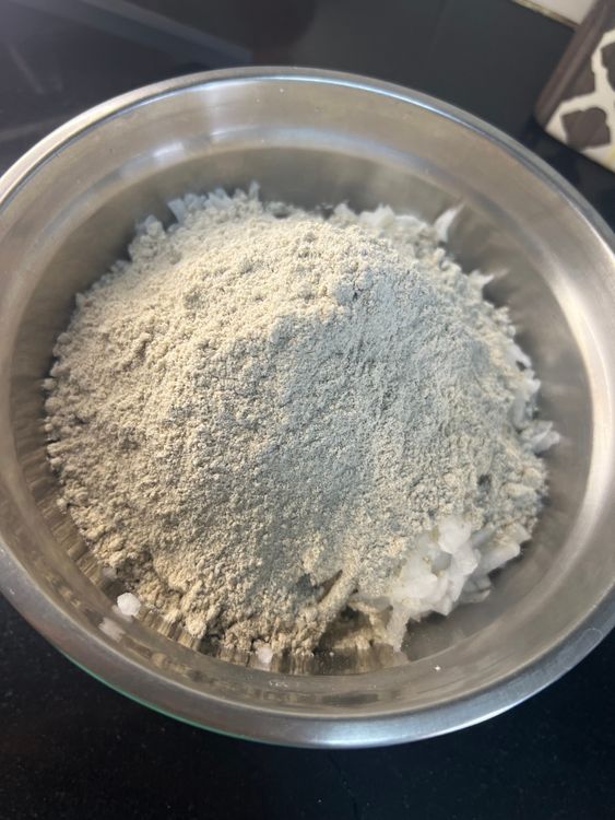Step 1.2: Add bajra flour and give it a good mix