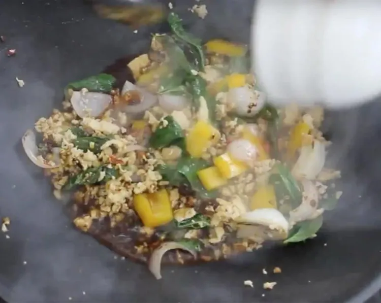 Step 2.1: Reduce the heat to low and drizzle in the sauce