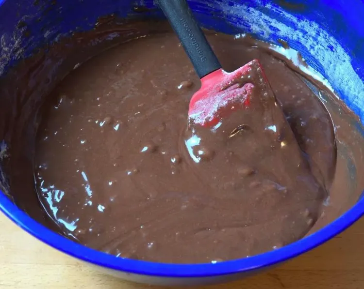 Step 1.1: Add self-rising flour and carefully fold it into the Nutella mixture