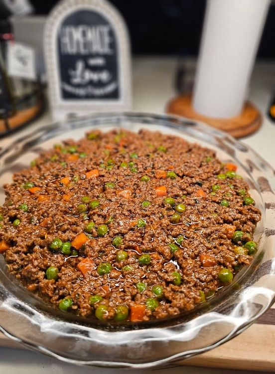 Step 3.1: Pour the meat mixture into the dish and spread it out evenly