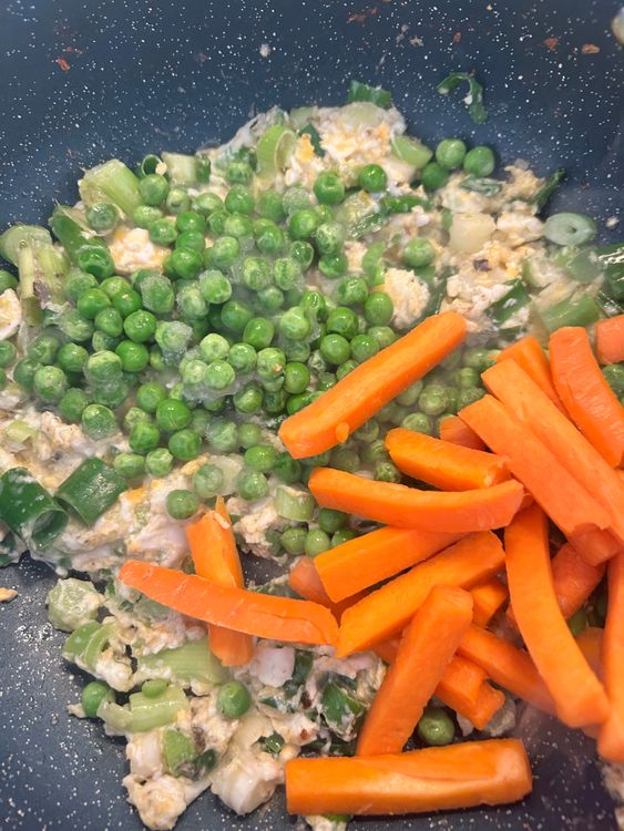 Step 3.1: Add the chopped spring onion whites and carrots