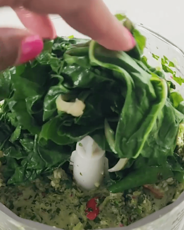 Step 3.1: Add spinach and lemon juice and blend again until smooth