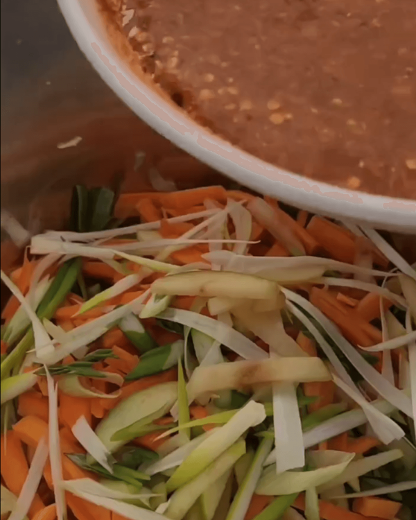 Step 3.1: Pour the chili paste over the cabbage mixture, stirring until the vegetables are thoroughly coated