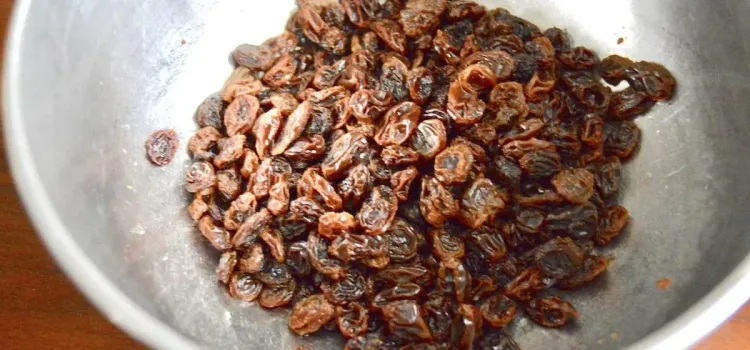 Step 2.1: Add the rum to the raisins and stir