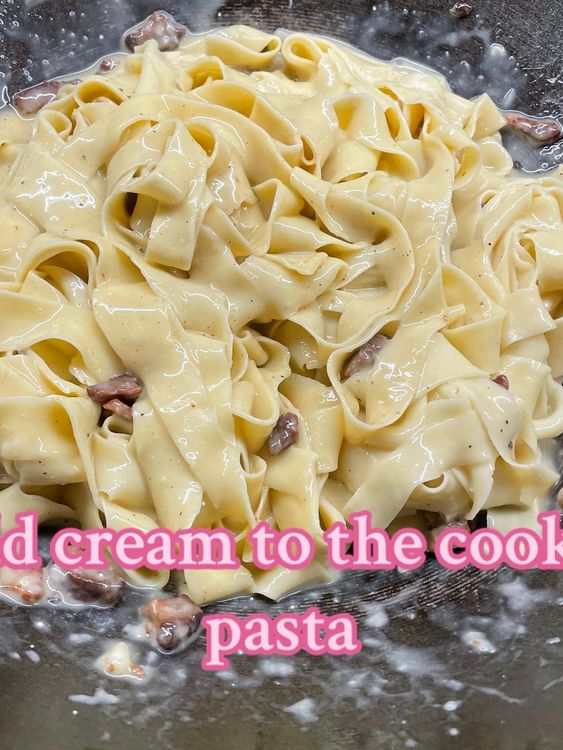 Step 2.1: Transfer the cooked pasta to the bacon pan and add the prepared creamy mass