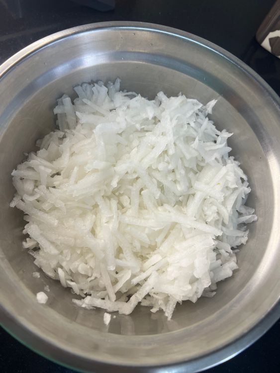 Step 1.1: Take grated mooli in a deep bowl