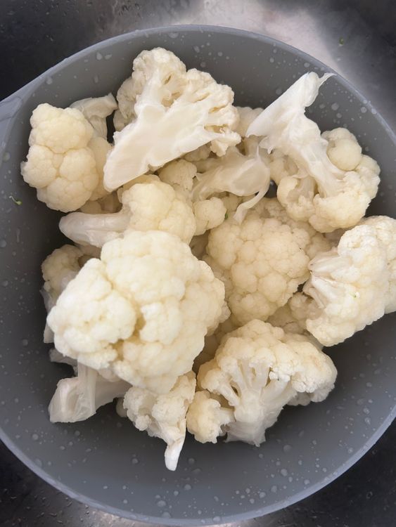 Step 1.1: Blanch the cauliflower and broccoli (optional) florets in boiling water for 30-60 seconds