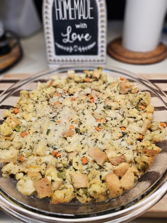 Step 1.1: Press approximately 1 cup of stuffing into the bottom of a greased 10-inch pie pan to make a 'pie shell'