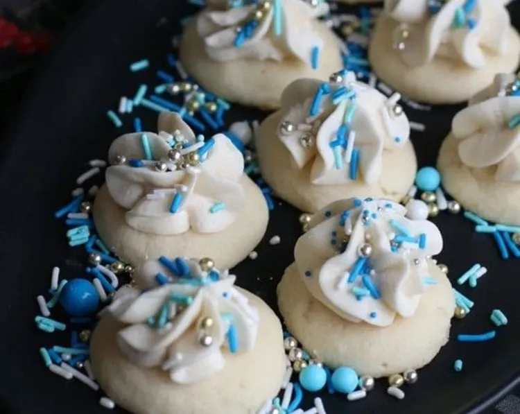 Step 4.1: Decorate with holiday sprinkles as desired