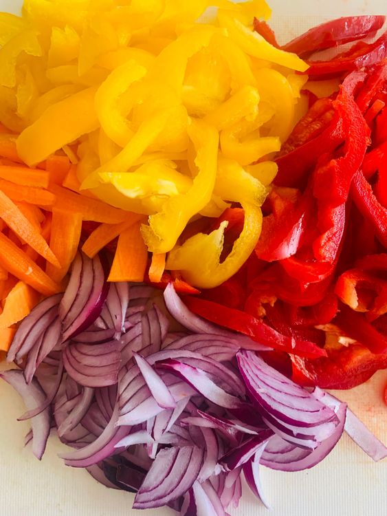 Step 1.1: Wash, pat dry and finely slice the capsicums, carrots and onions