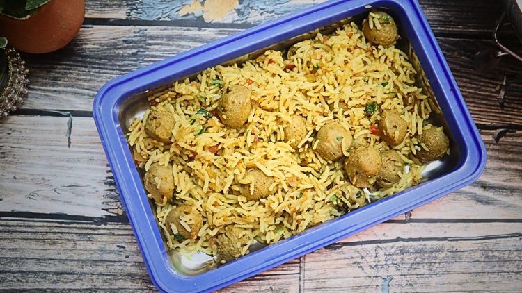 Tiffin Recipe : Quick Soya Pulao recipe