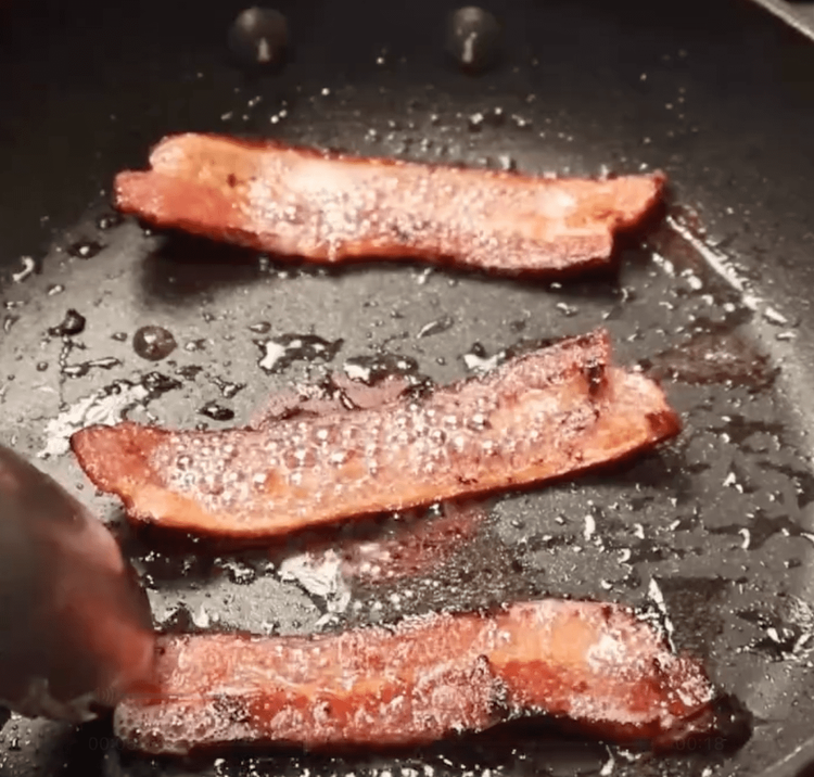 Step 1.1: Cook the bacon until crispy
