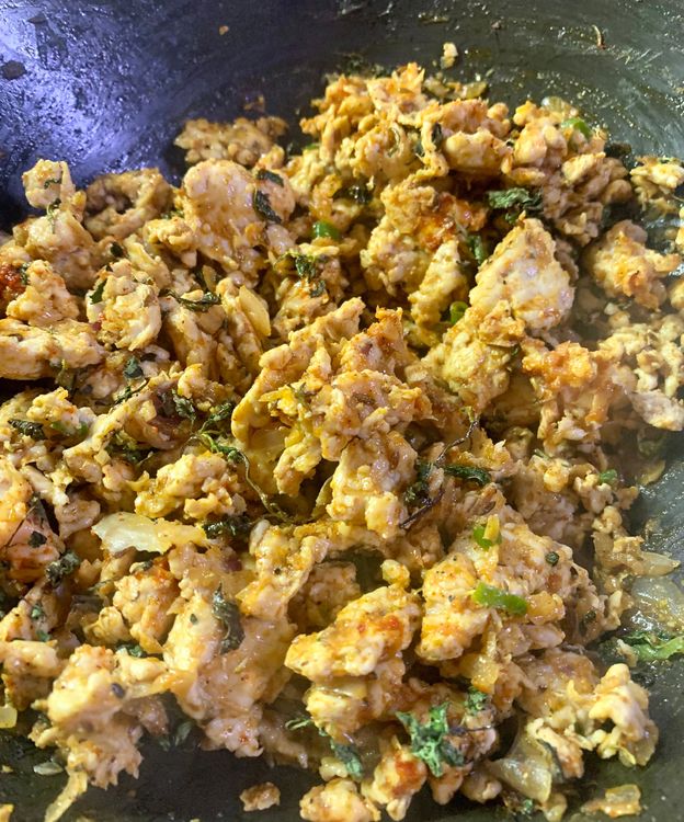 Step 2.2:  Now add coriander seeds, cumin powder, black pepper powder, red chilli powder, kashmiri red chilli powder, salt, lemon juice, and mint leaves