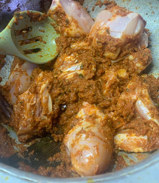 Step 1.1: Add the chicken pieces and mix nicely