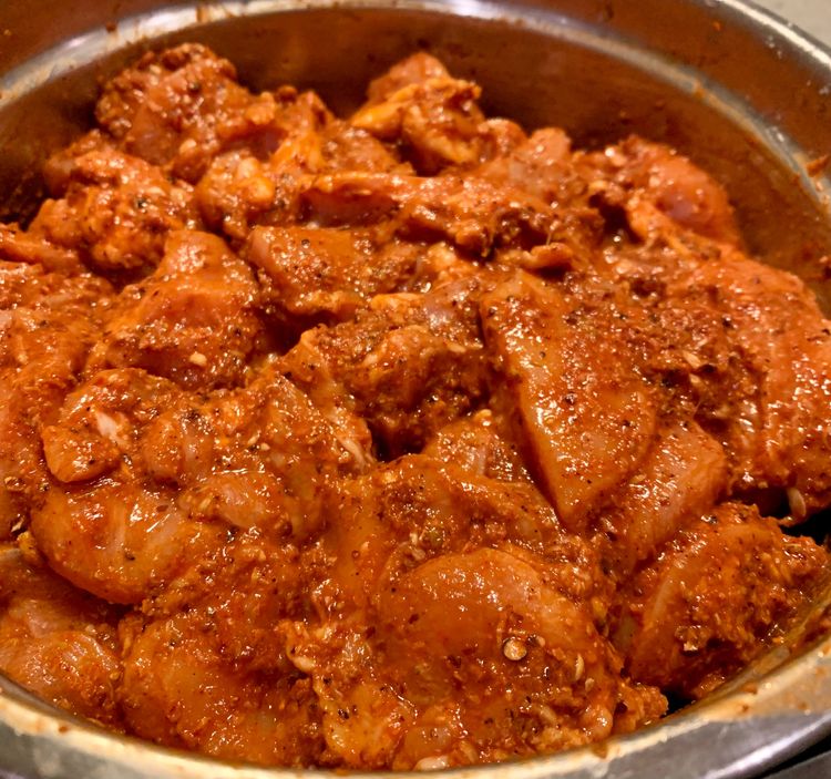 Step 2.1: The chicken pieces should be coated evenly with the paste