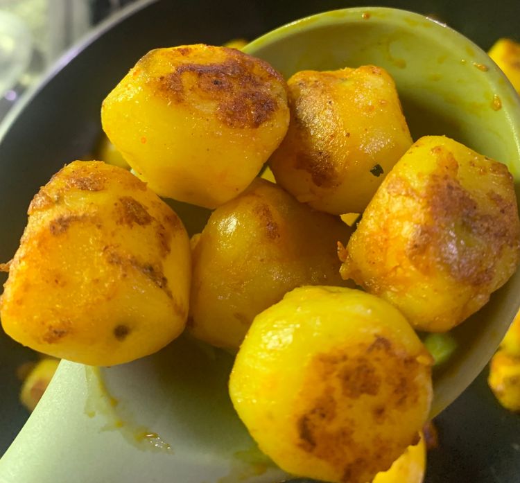 Step 1.2: Add kashmiri red chilli powder and turmeric and stir for a few seconds