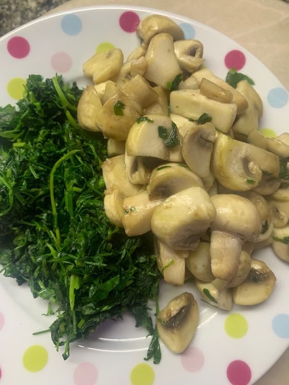 Step 2.2: In the same pan, brush a little oil, saute the chopped mushrooms for 2-3 minutes, and keep aside