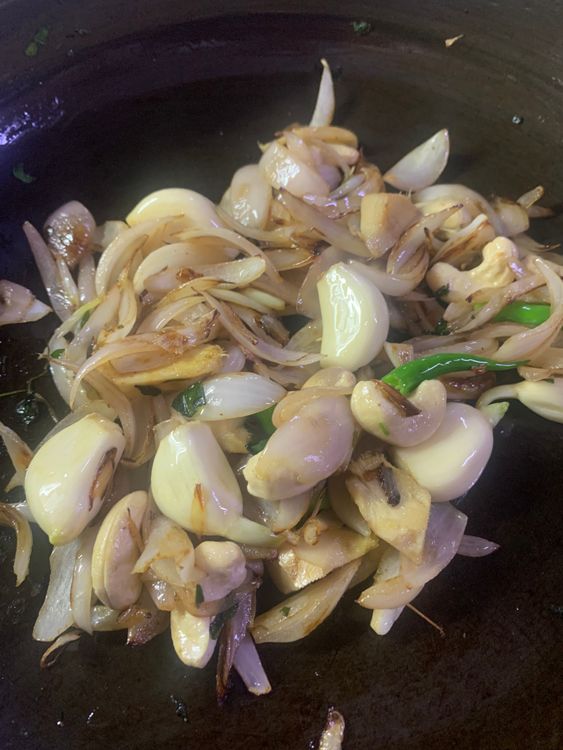 Step 2.1: Now add garlic, ginger, green chilli and cashews and saute for a minute