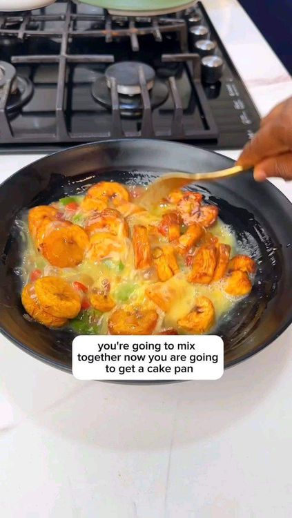 Step 4.2: Add the stir-fried vegetables and fried plantains into the whisked eggs and mix together