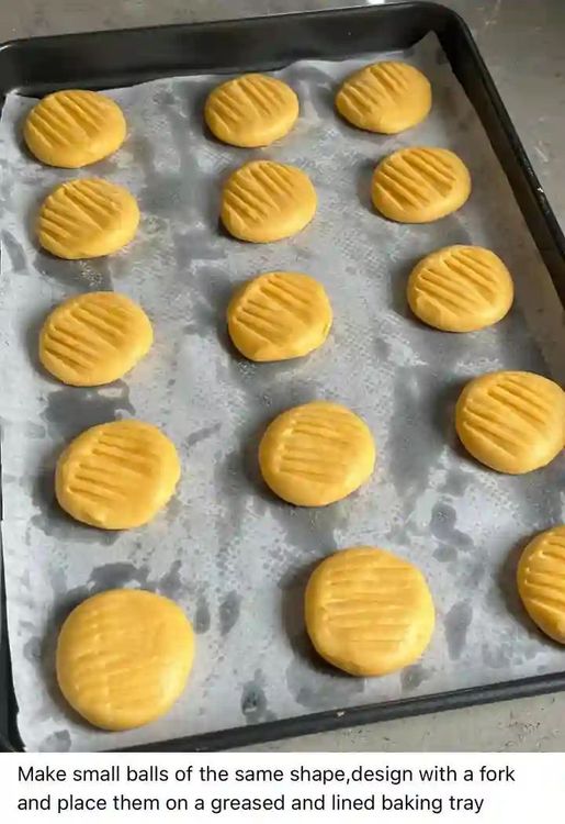 Step 2.1: Design the cookies with a fork and place them on a greased, lined baking tray