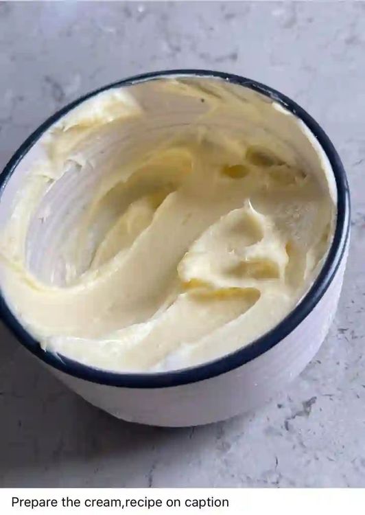 Step 3.2: Prepare the cream filling by piping cream onto the cookies
