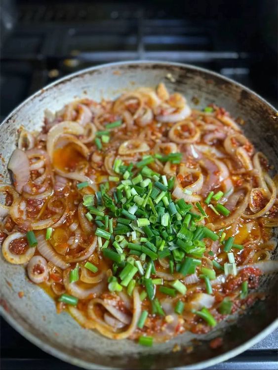 Step 3.1: Add chopped spring onions to the remaining sauce and stir fry for 1 minute