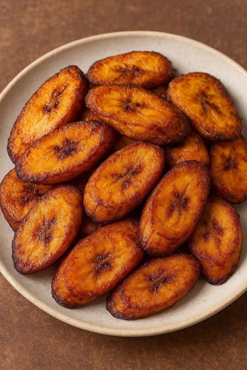 Step 3.1: Slice plantains horizontally or in your preferred shape, fry in medium-hot oil, and remove when golden brown