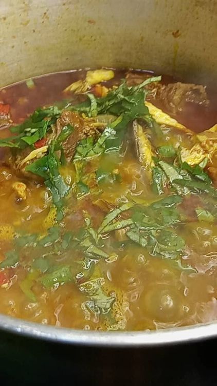 Step 1.2: Add a few slices of uziza leaves and stir properly