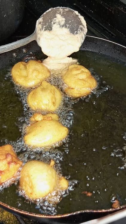 Step 3.2: Heat oil in a deep pan on medium heat