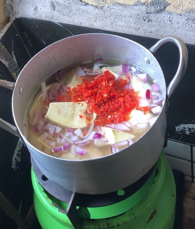 Step 1.2: Add chopped onions, 2 seasoning cubes, 8 freshly coarsely ground pepper, and ground crayfish