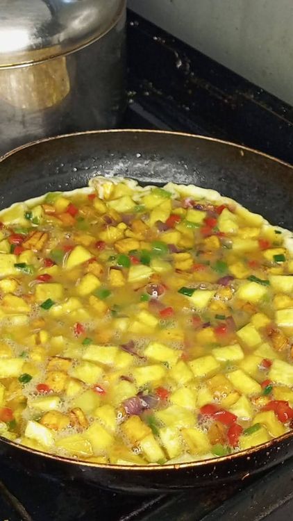 Step 2.3: Heat the oil in the pan and pour the mixture evenly over the pan