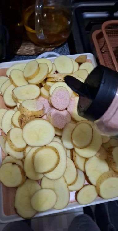 Step 1.4: Sprinkle Himalayan salt and chili flakes evenly over the sliced potatoes